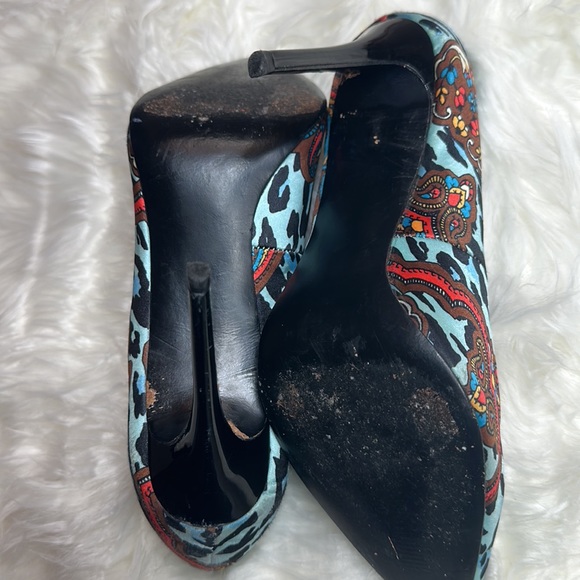 Carlos Santana Blue Leopard Posy Design Stiletto Heel Pointed Toe Heels. - Picture 6 of 6